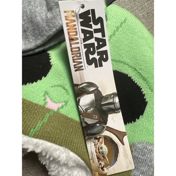 Star Wars The Mandalorian Hat and Mittens NWT - Picture 3 of 7